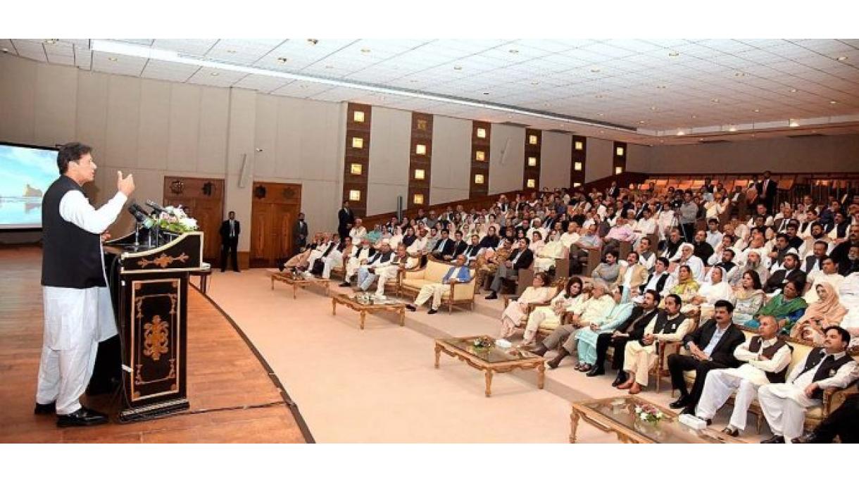 ملکی معیشت کو مستحکم  بنانے کے لیے تمام ضروری اقدامات کیے جا رہے ہیں: عمران خان