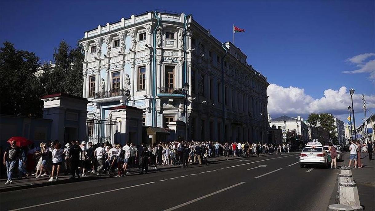 Minskde demonstrantlardan biri elindäki partlaýjy maddasynyň ýarylmagy sebäpli ýogaldy
