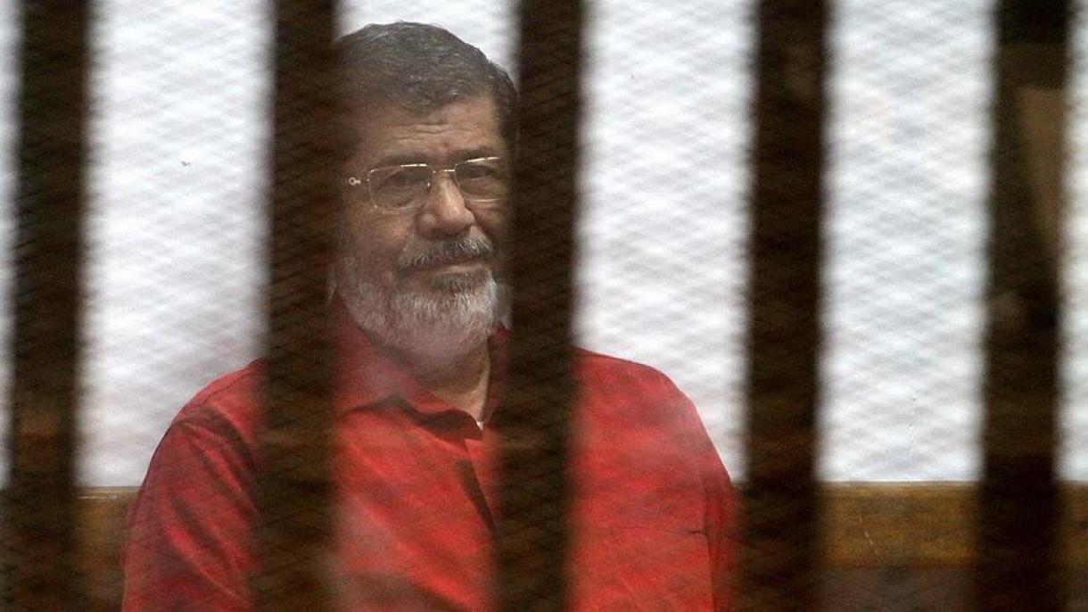 Mursi bu gezekgi kazyýet işiniň netijesi boýunça 15 ýyl azatlykdan mahrum edildi