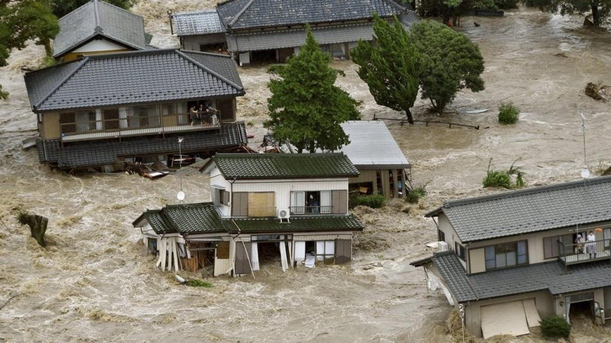 Soha nem látott heves esőzés Japánban, rengeteg a halott