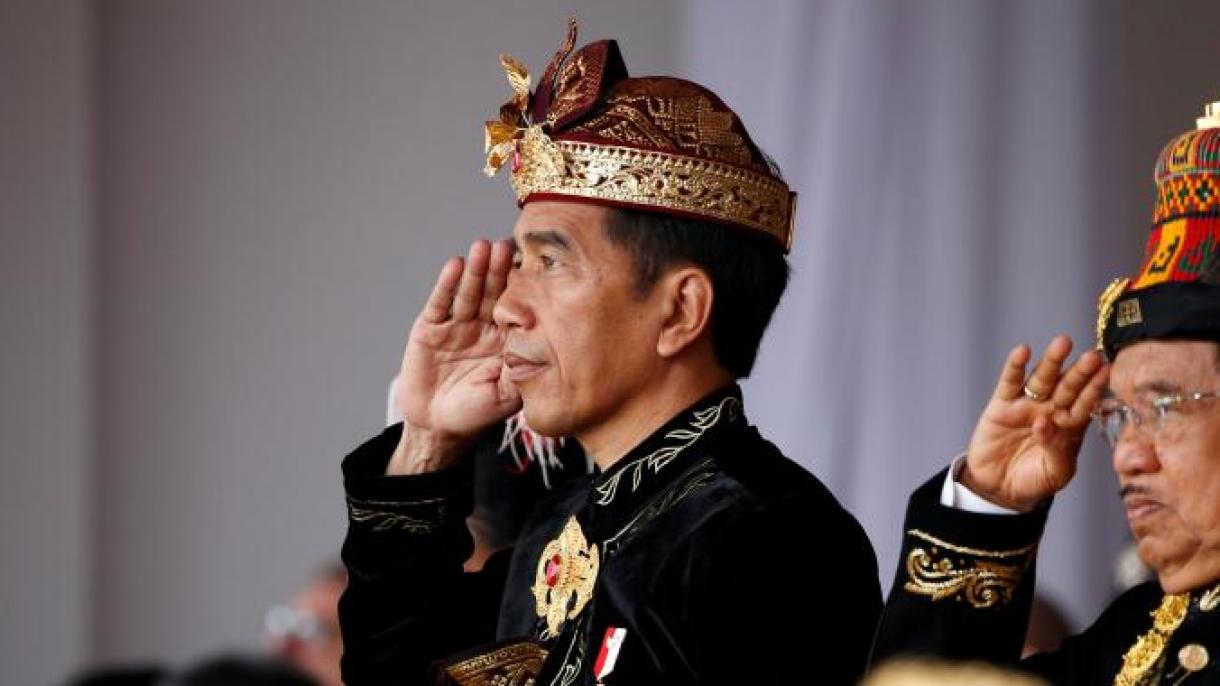 印尼新一届议会议员宣誓就职