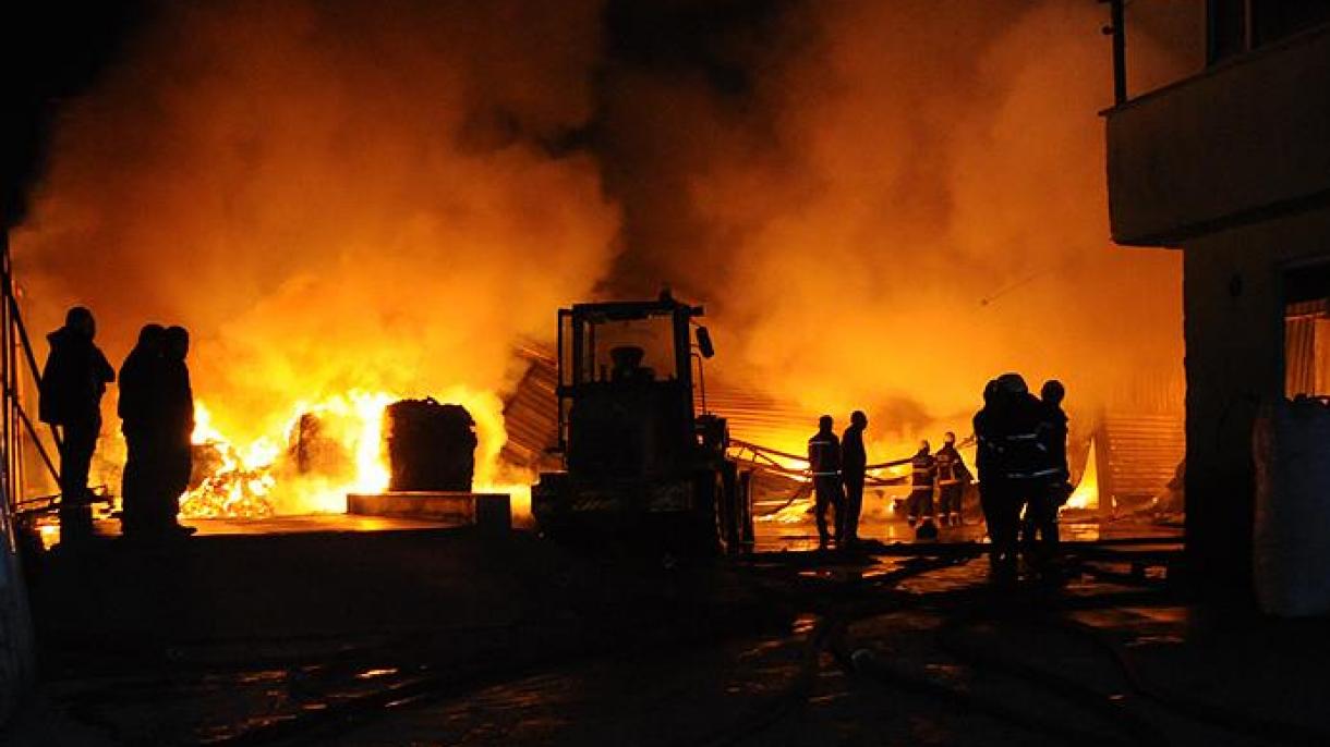 济南一家制药厂发生火灾  至少10人丧生