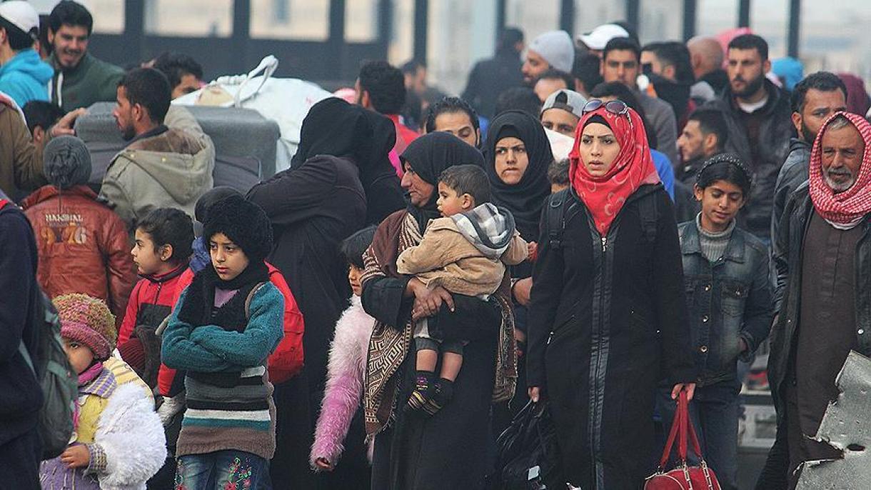 El pueblo local abandona Jan Sheijun después del ataque químico del régimen sirio