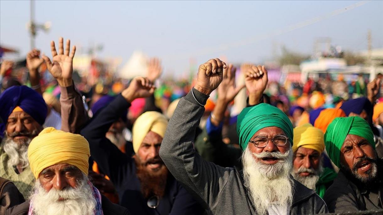 بھارت، کسانوں نے دہلی کی موٹر وے بلاک کرتے ہوئے احتجاج کیا