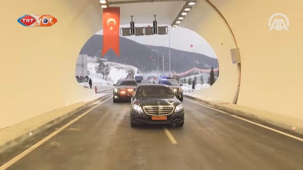 Binali Yıldırım maga vezette a hivatali gépkocsiját az Ilgaz-alaguton