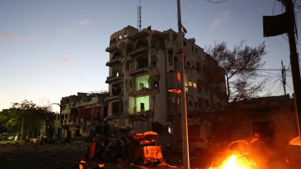 索马里首都一酒店门前发生自杀式汽车炸弹袭击