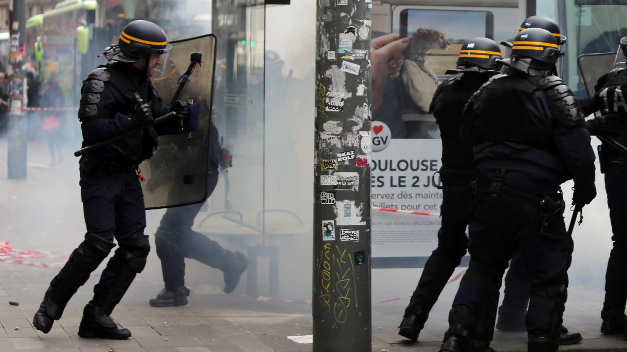 پاریس-ده پولیس شدتینه اعتراض ائدنلره سرت موداخیله