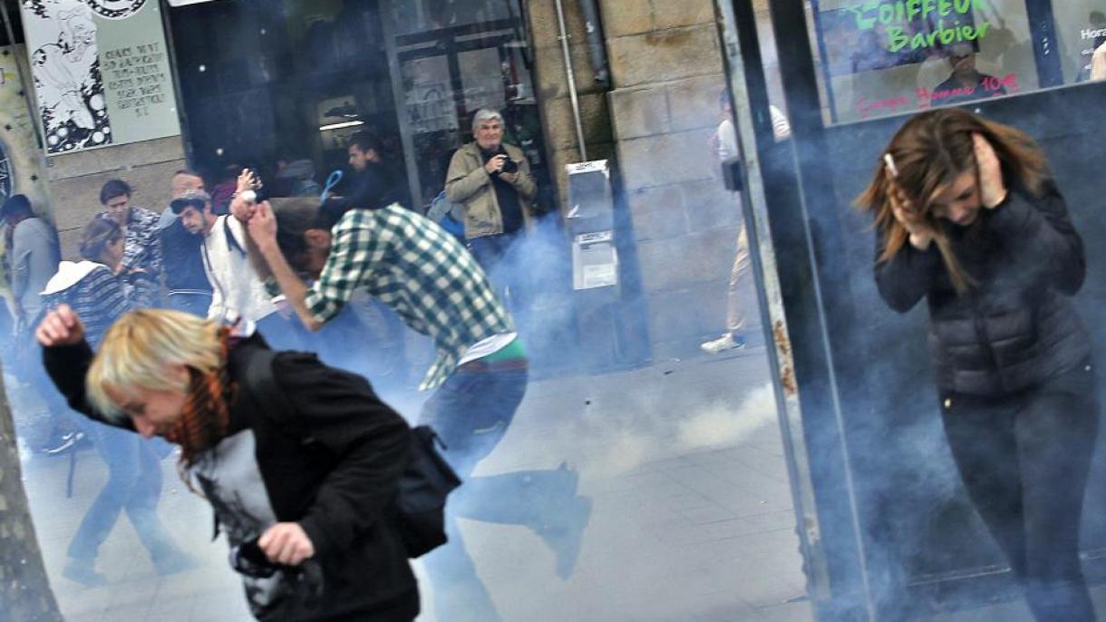 تظاهرات اعتراض به استثمار جنسی پلیس علیه یک مظنون در پاریس ادامه دارد
