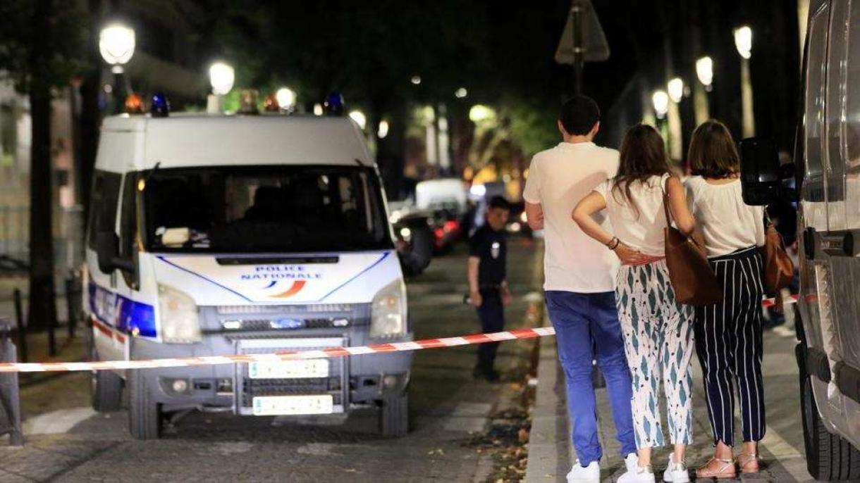 Ataque com faca em Paris faz 7 feridos