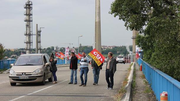 法国核电站工人加入罢工浪潮
