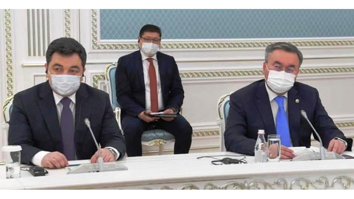 Nazarbayev (sağda).jpg