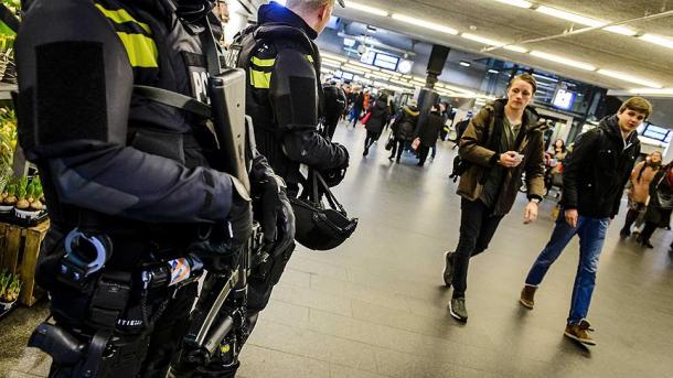 Belgiýanyň içeri işler we adalat ministrleriniň wezipeden çekilendikleri öňe sürüldi