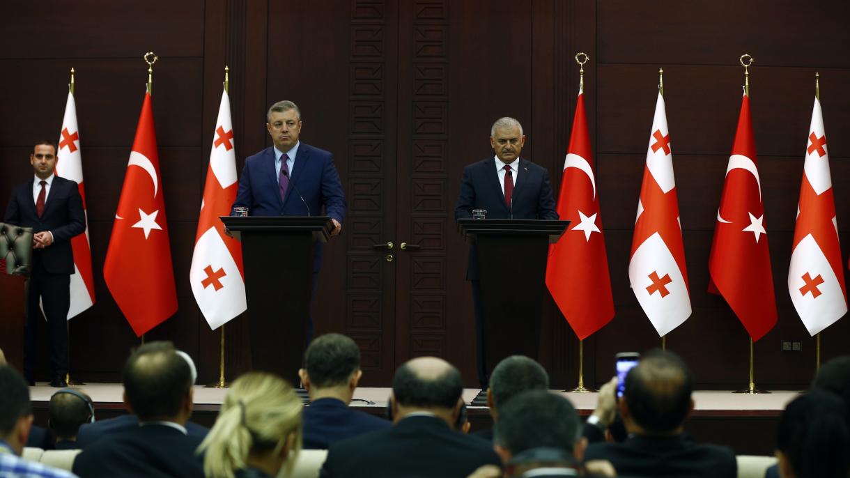 Премиерът на Грузия е на визита в Турция...