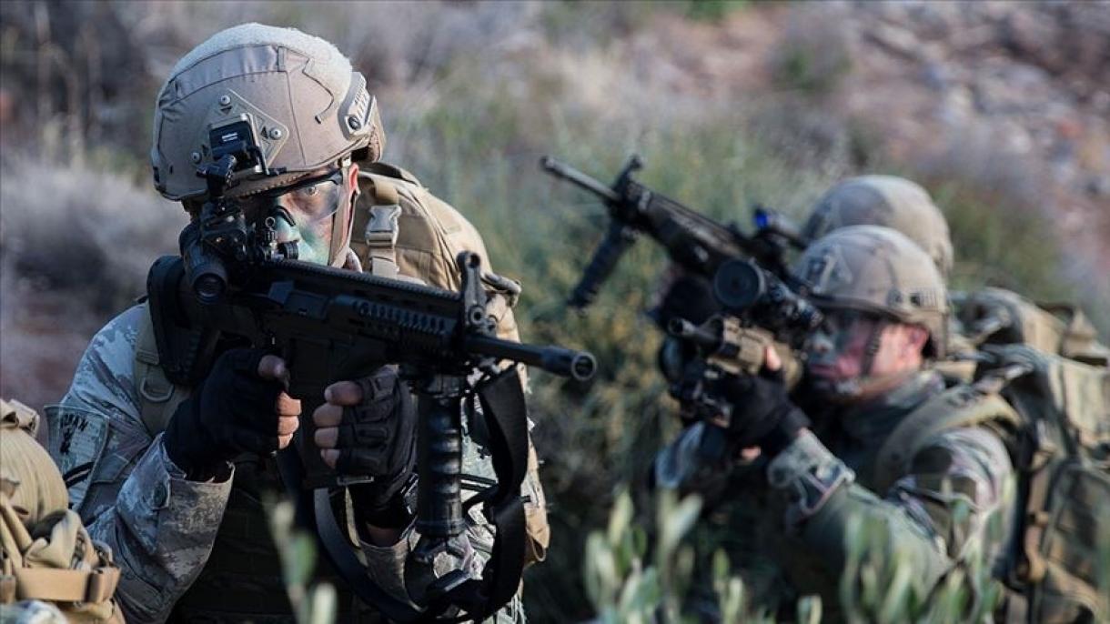 土耳其士兵在伊拉克北部制服6名PKK恐怖分子