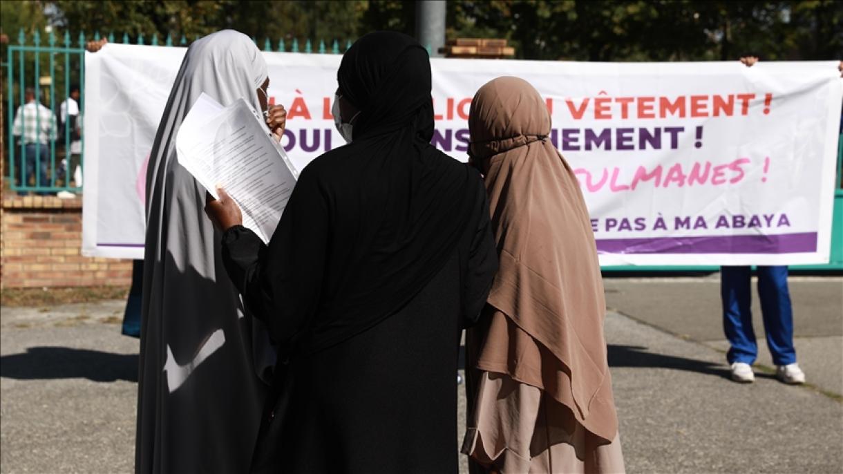 فرانس، ٹریپس شہر  میں سکولوں میں عبایا  پر پابندی کے خلاف احتجاج