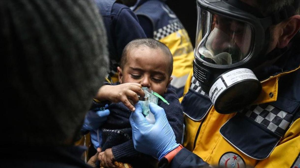 Tropas griegas intervienen con botes de gas lacrimógeno contra refugiados en la frontera