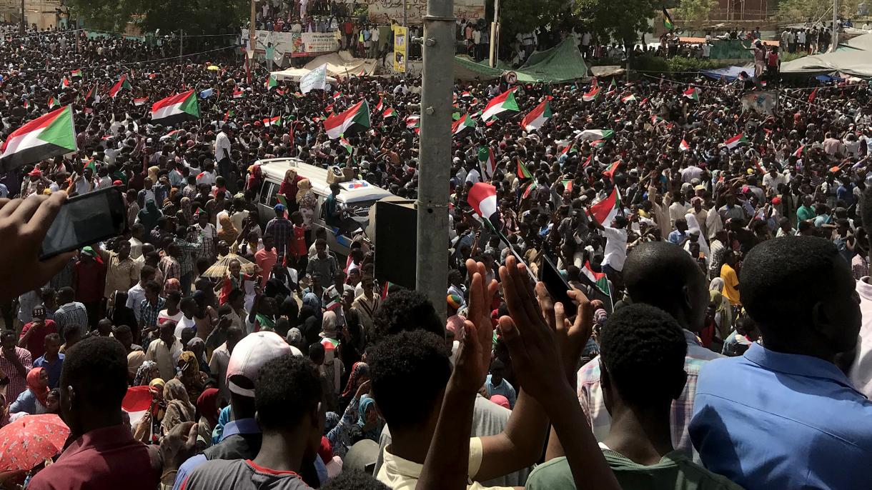 Sudanda etiraz aksiyaları zamanı 13 nəfər həyatını itirib