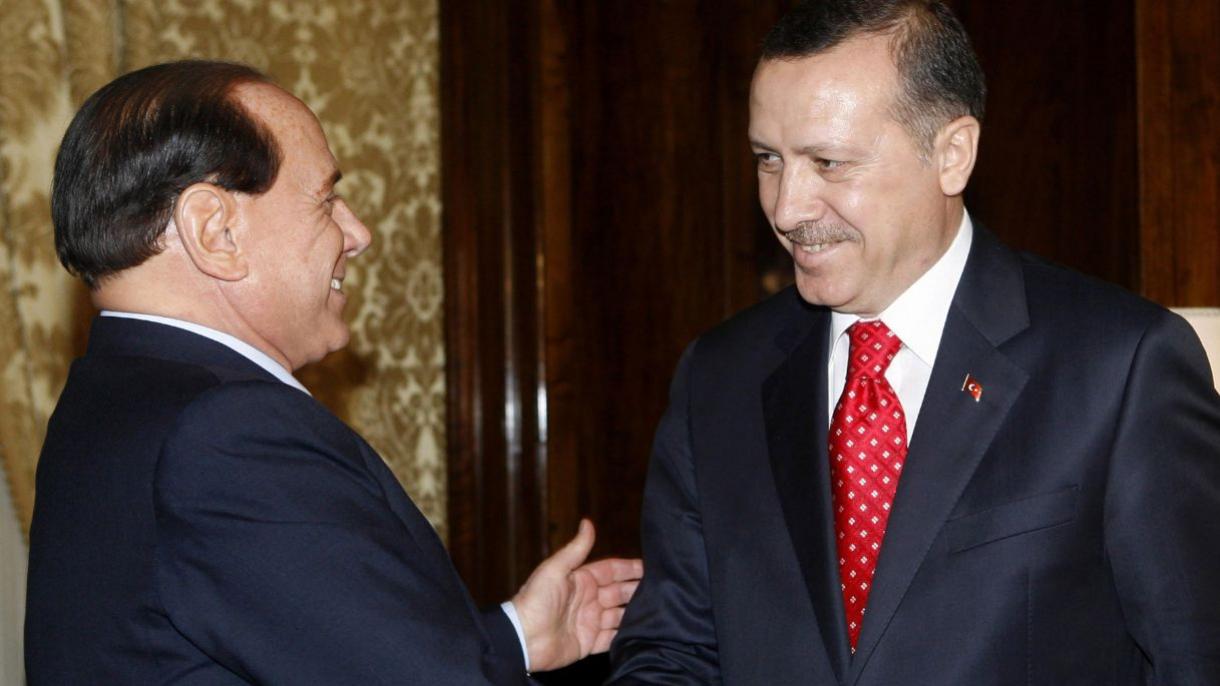 Erdogan escribió un artículo para Berlusconi que comienza con el título 'Mi amigo Berlusconi'