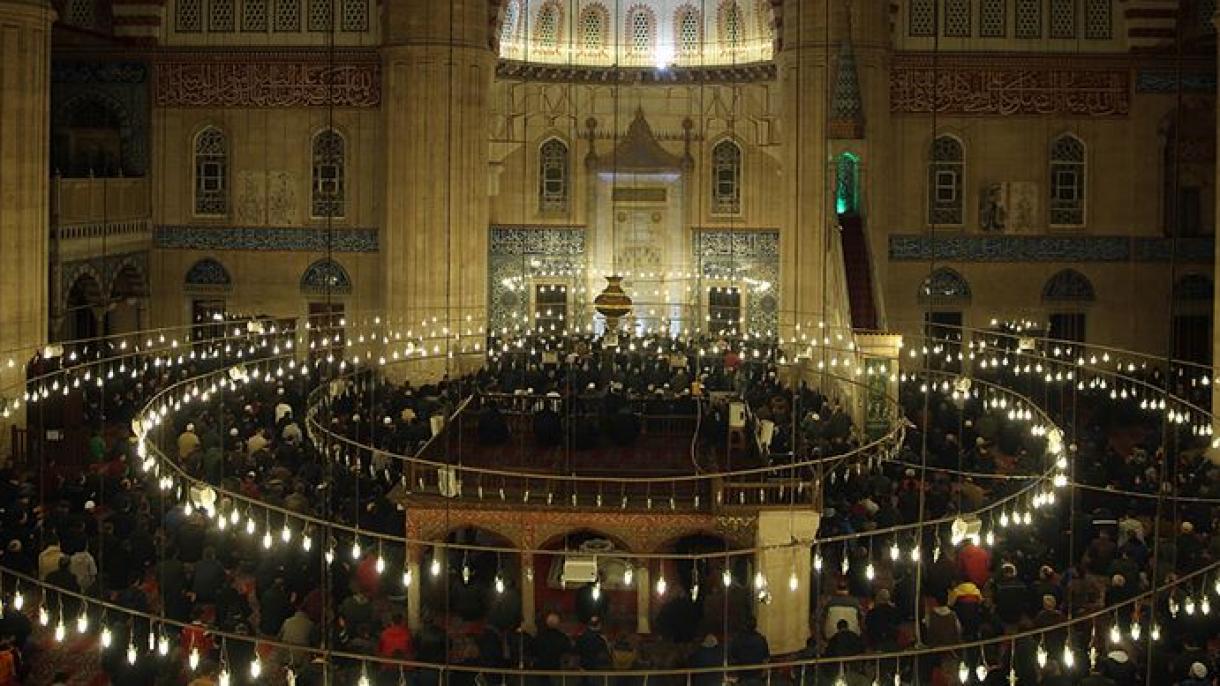 A comunidade muçulmana se prepara para Mawlid, a comemoração do nascimento do Profeta Muhammad