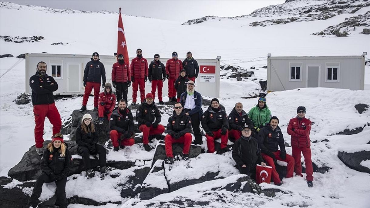 Антарктикадагы илимий экспедициясынын катышуучулары Түркияга кайтып келишет