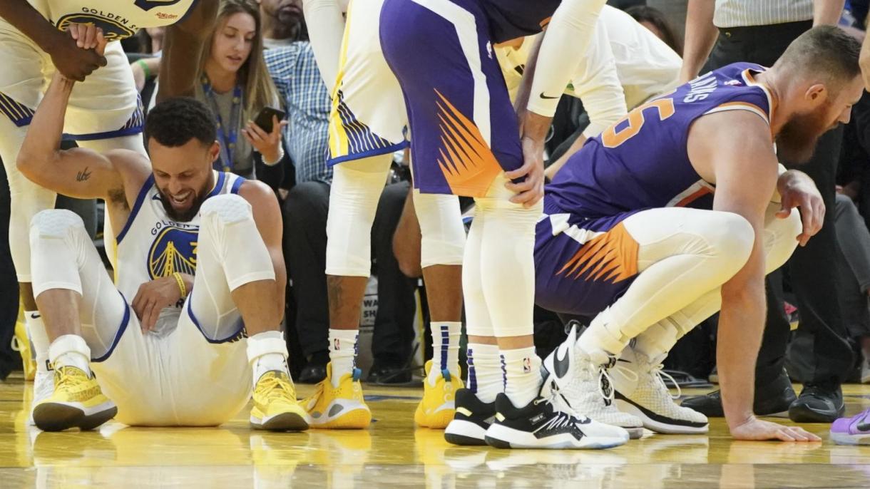 NBA: Stephen Curry si è rotto la mano sinistra