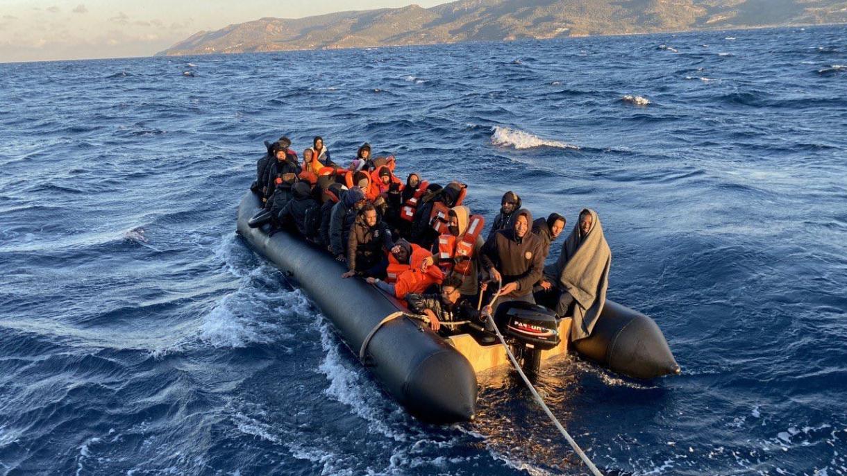土耳其海岸警卫队营救遇险非正规移民