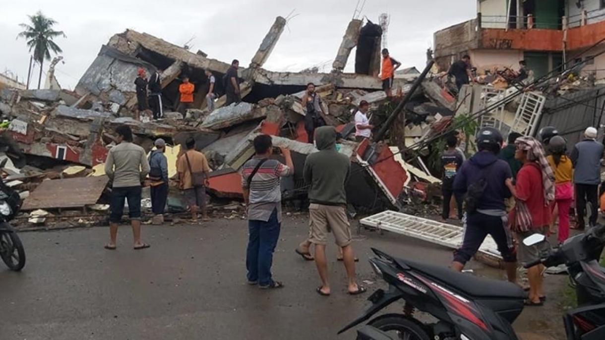 Reportan decenas de muertos por terremoto en Indonesia