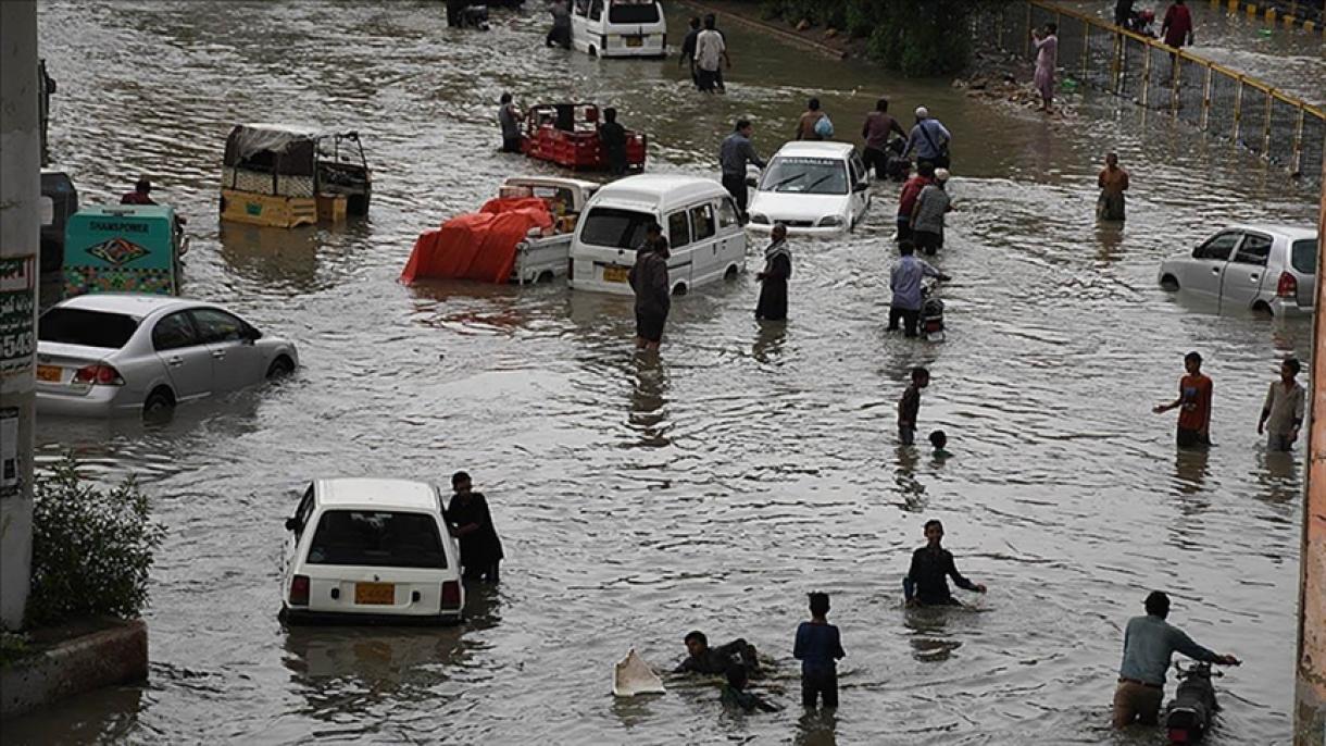 强大风暴逼近巴基斯坦 信德省海岸线开始疏散行动