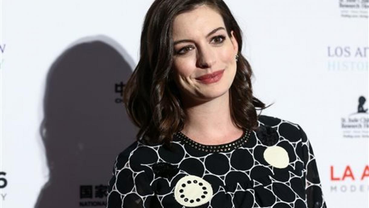 Anne Hathaway luchará por los derechos de las mujeres