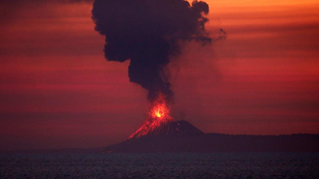 انڈونیشیا کا آتشی پہاڑ دوبارہ متحرک