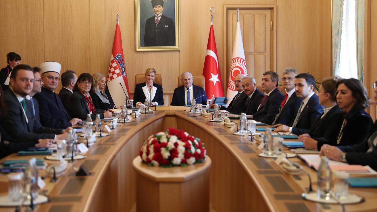 Efectúa la visita oficial la presidenta croata Kitarovic en Turquía