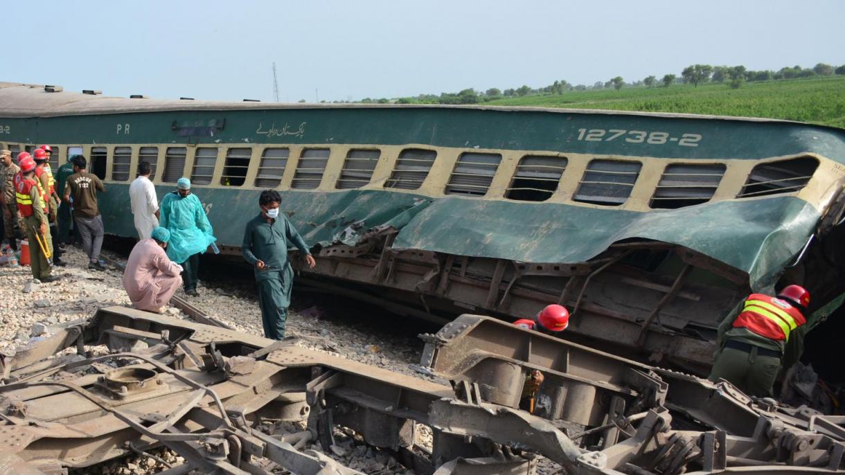 افزایش شمار قربانیان سانحه قطار در پاکستان به 30 نفر
