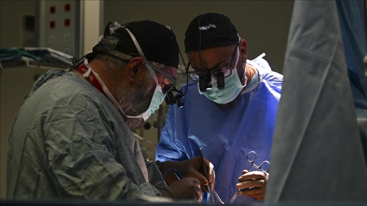 پخش زنده عمل جراحی قلب توسط متخصصین قلب و عروق ترکیه