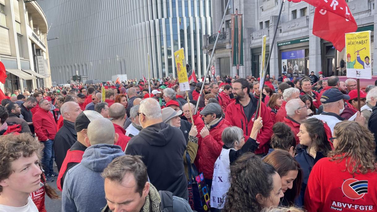 Belgio, gli operai lanciano uno sciopero per chiedere salari più alti