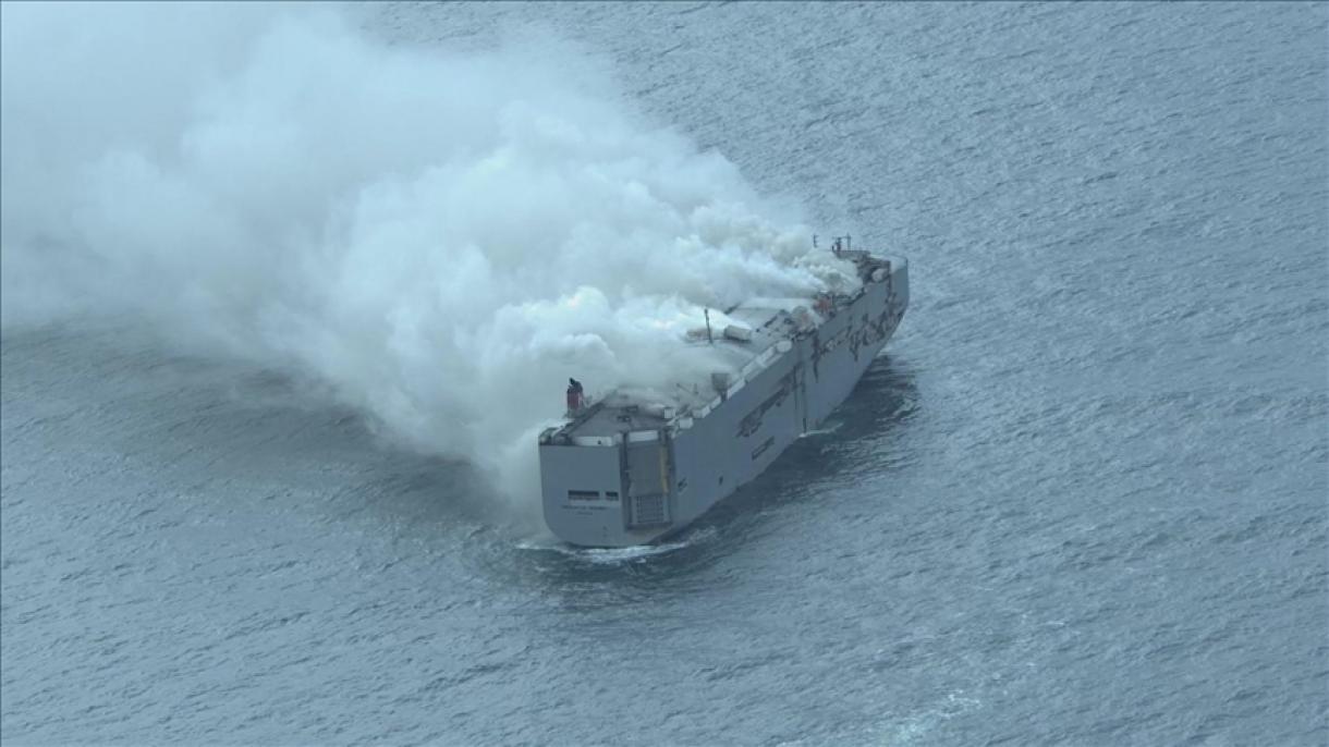 Incendiul de pe nava de marfă "Fremantle Highway Flower" a fost stins