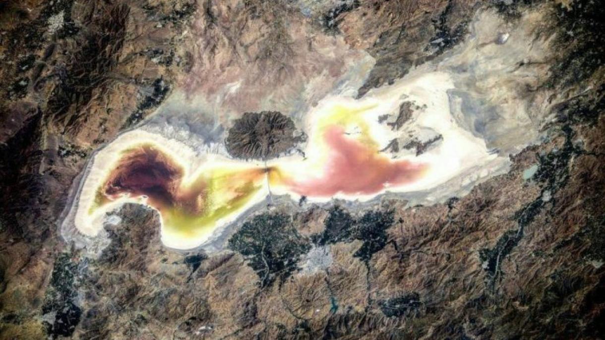 محیط زیست ایران و دریاچه اورمیه قربانی شده است