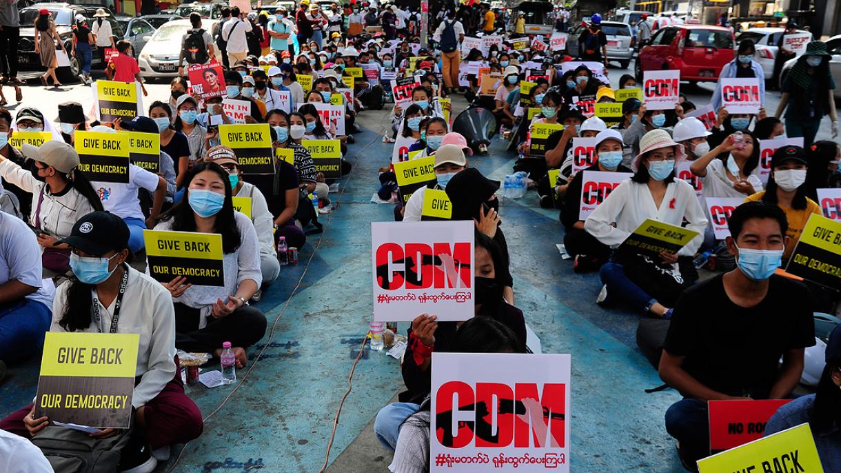 Siguen las protestas contra el golpe de estado en Myanmar
