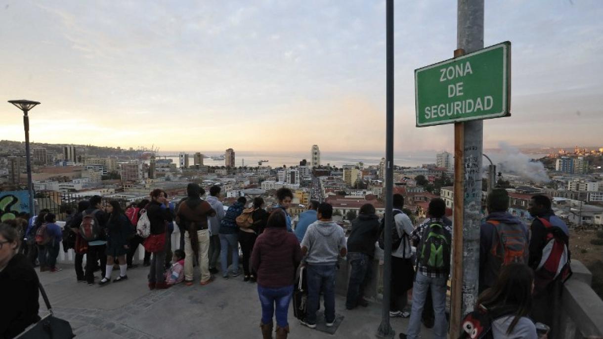 Fuerte sismo estremece a Chile