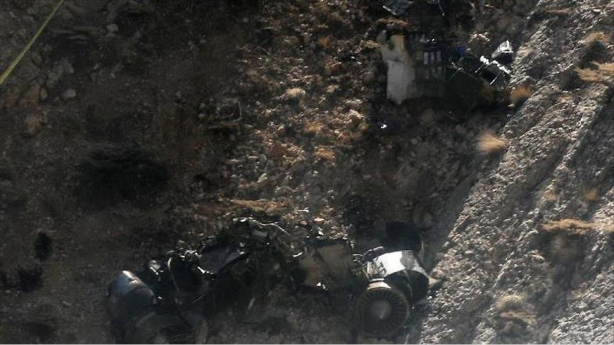 ارتش ترکیه لاشه هواپیمای سقوط کرده در ایران را منتقل می‌کند