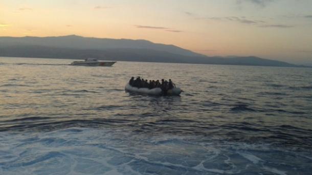 Centenas de refugiados interceptados tentando chegar a ilha de Lesbos na Grécia