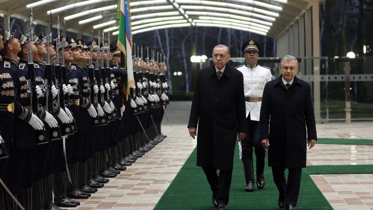 Erdogan: Obiettivo è arrivare a 10 miliardi di dollari di interscambio economico con Uzbekistan