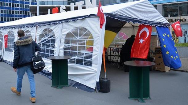 Terrora "dur" demək üçün Brüsseldə çadır qurdular