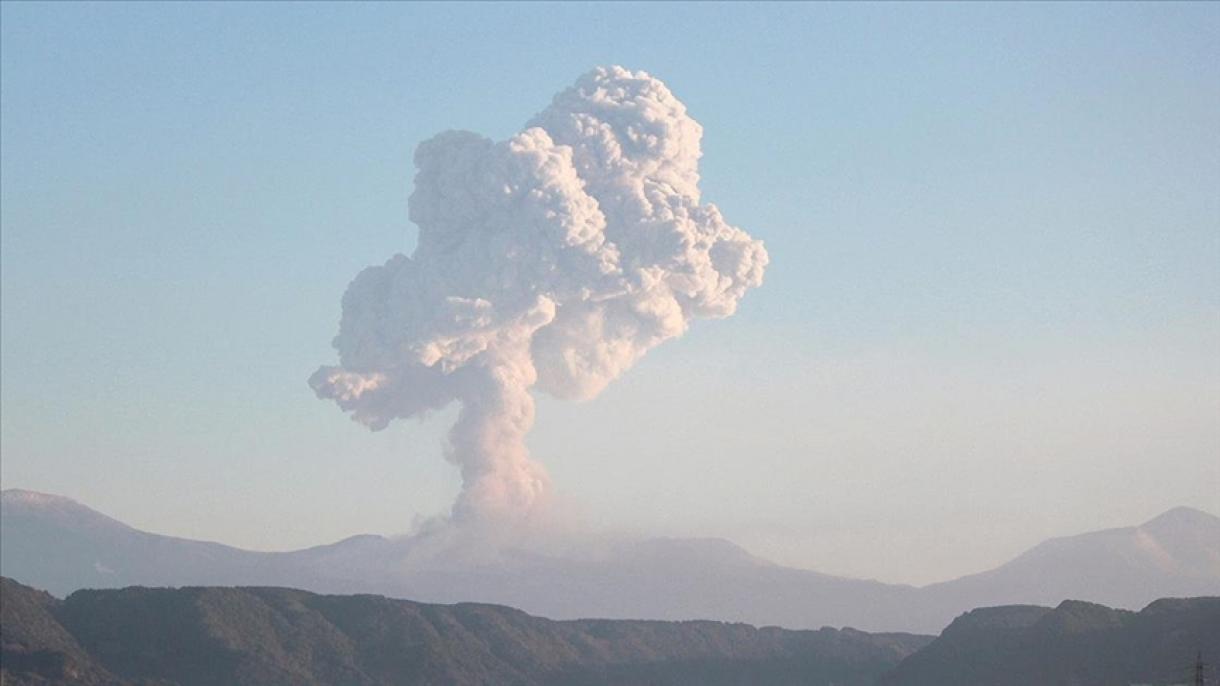 فوران کوه آتشفشانی اوتاکه در ژاپن