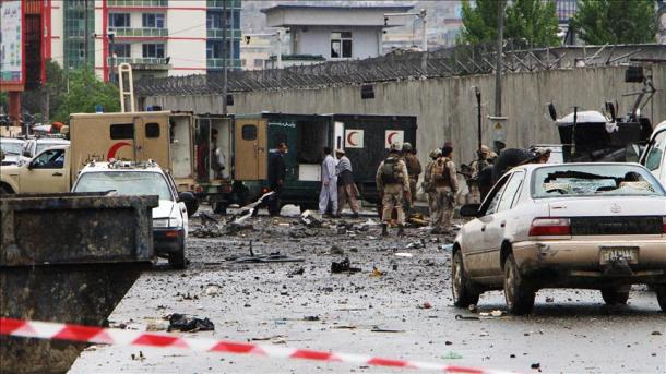 Afeganistão: 10 mortos em atentado suicida