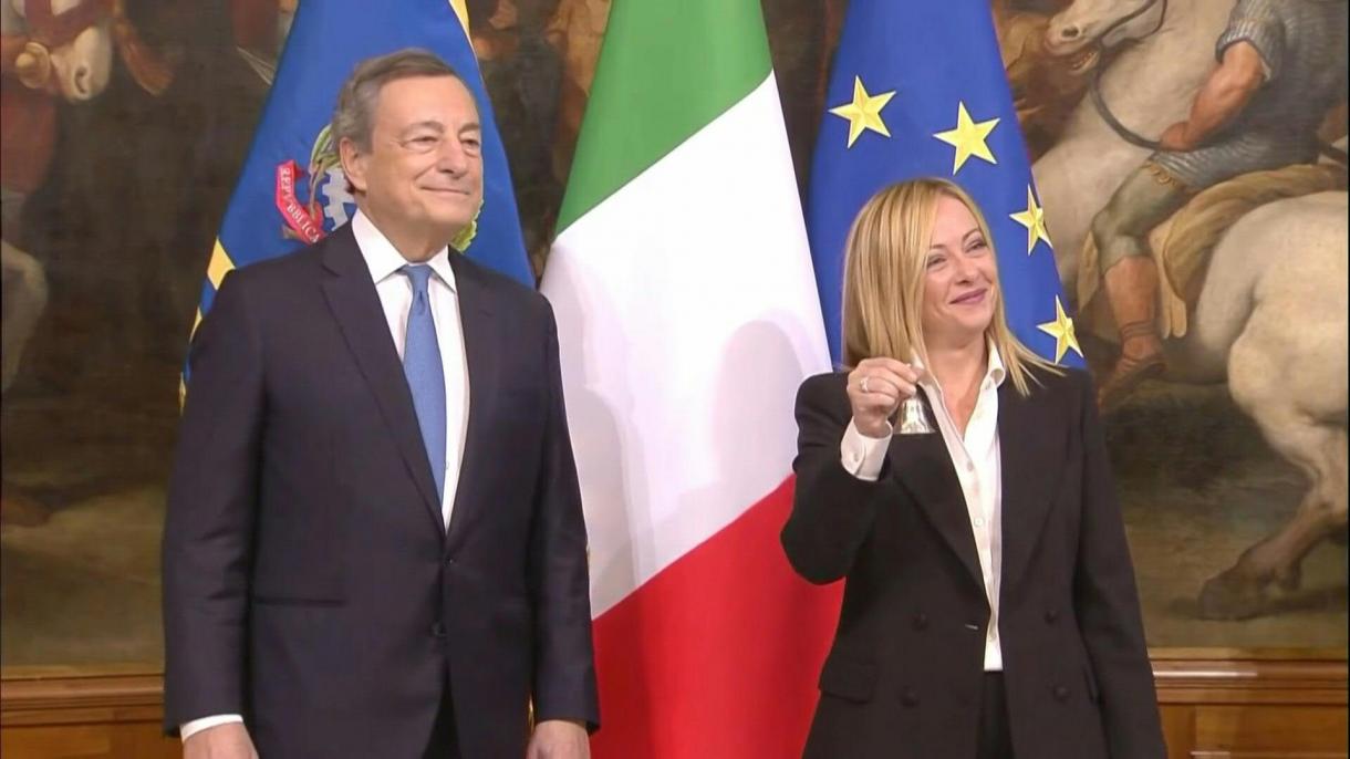 Italia: La cerimonia della campanella e il passaggio di consegne tra Draghi e Meloni