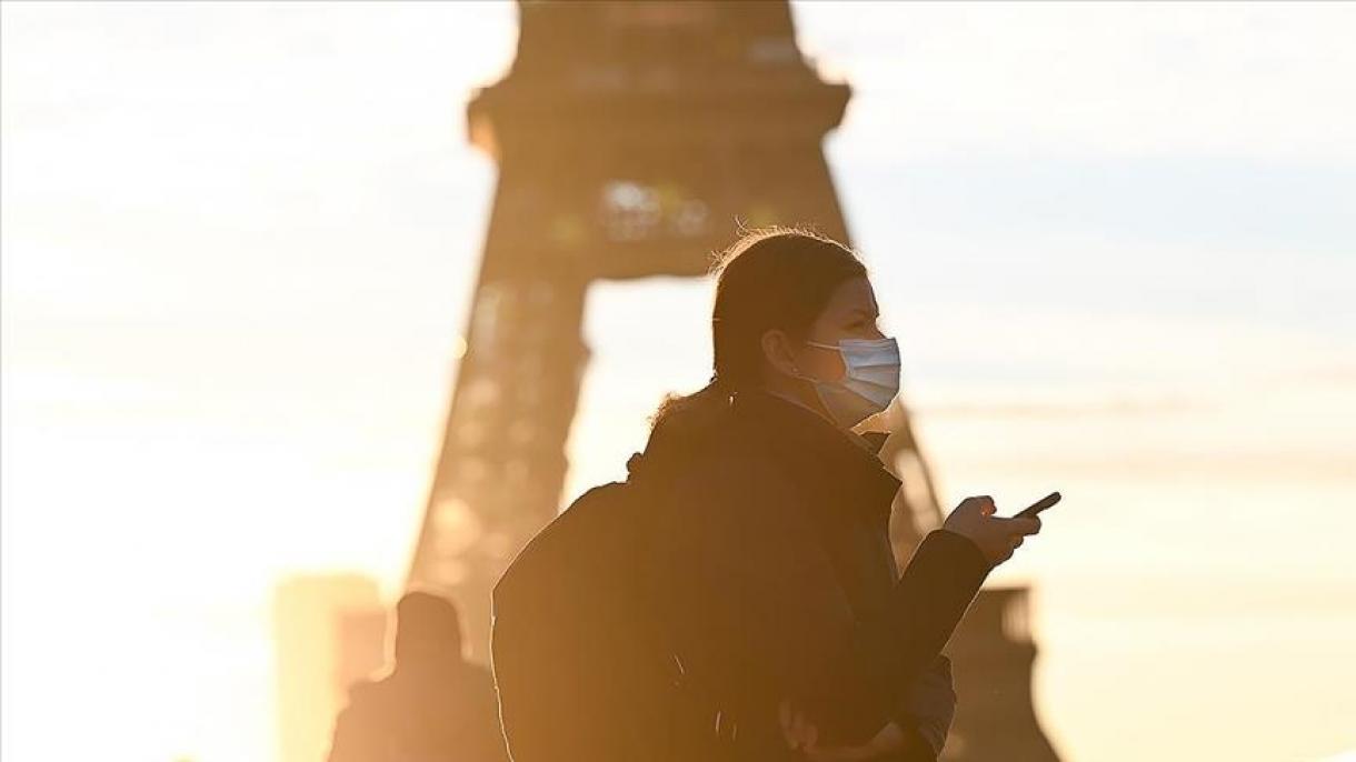 Francia deja de exigir el uso de máscaras médicas en espacios cerrados
