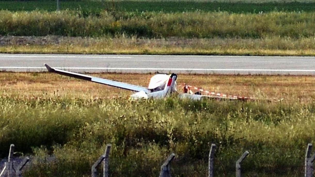 泰国战机在飞行表演期间坠机 飞行员遇难