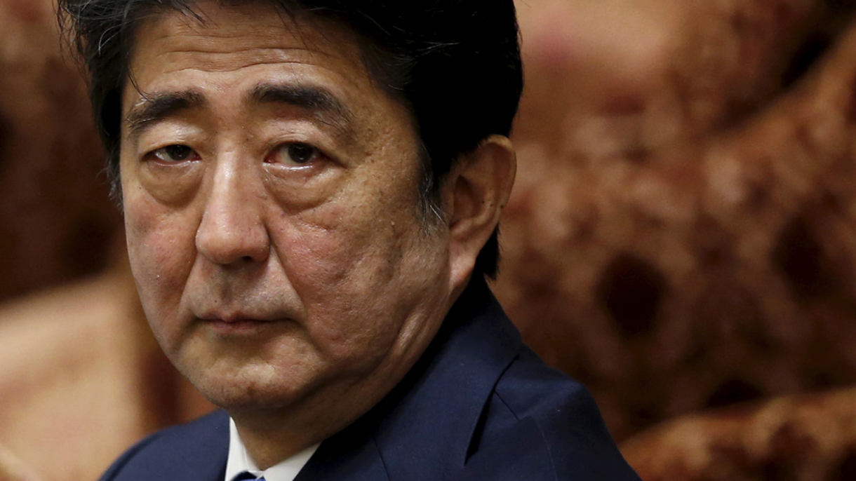 آبه، نخست وزیر سابق ژاپن در نتیجه سوءقصد، جان باخت