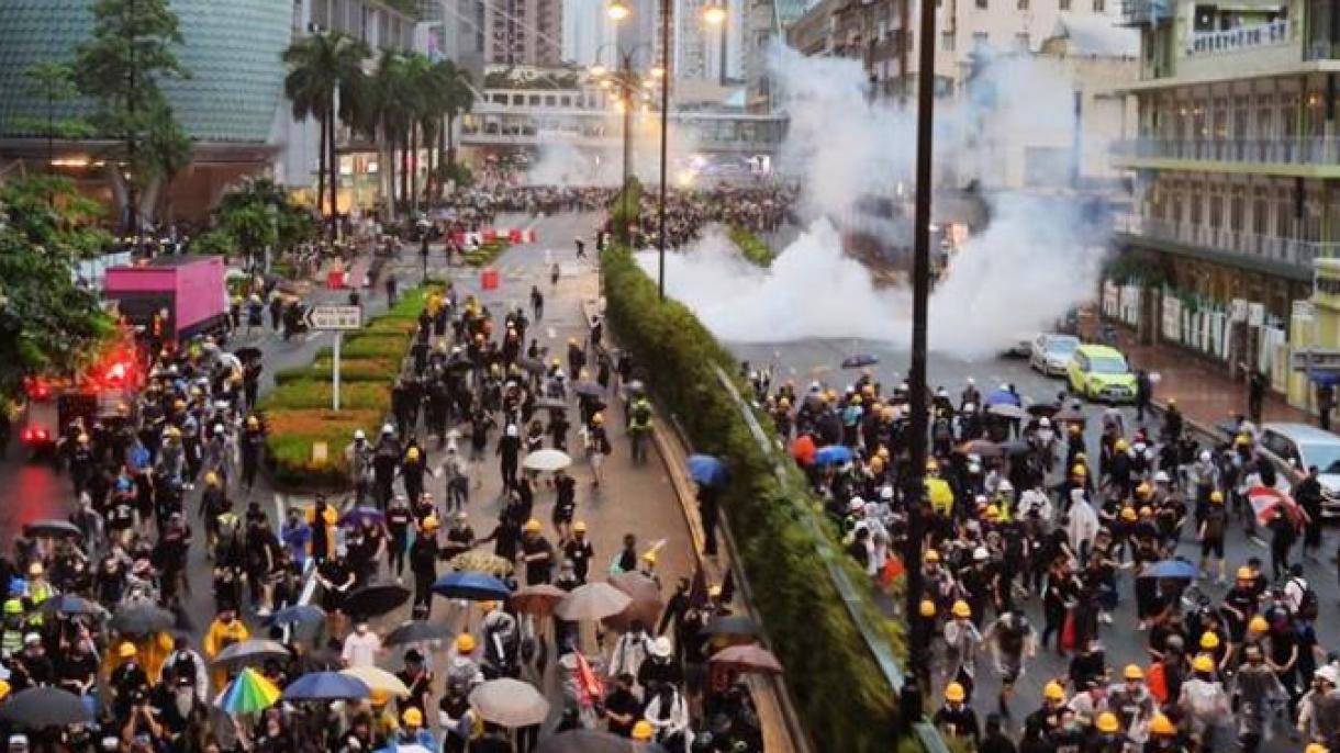 Hong Kong: scontri tra polizia e manifestanti