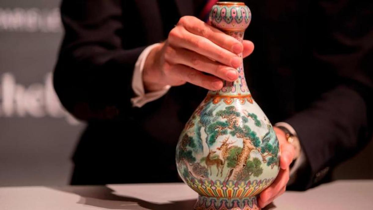 中国花瓶在法国拍出1620万欧元